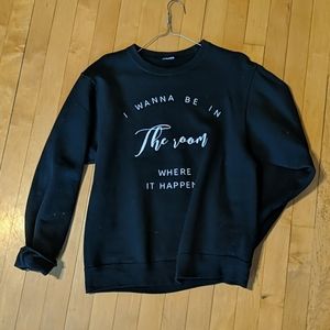 Crew neck sweatshirt.